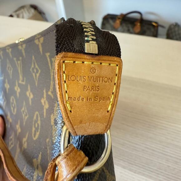 Louis Vuitton Monogram Pochette Accessories - Picture 12 of 13